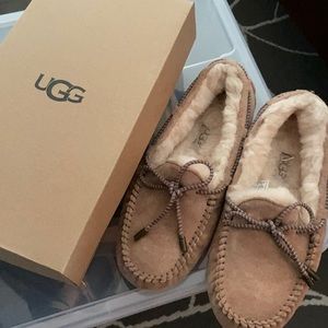 UGG Dakota Slippers. UGG Best Seller